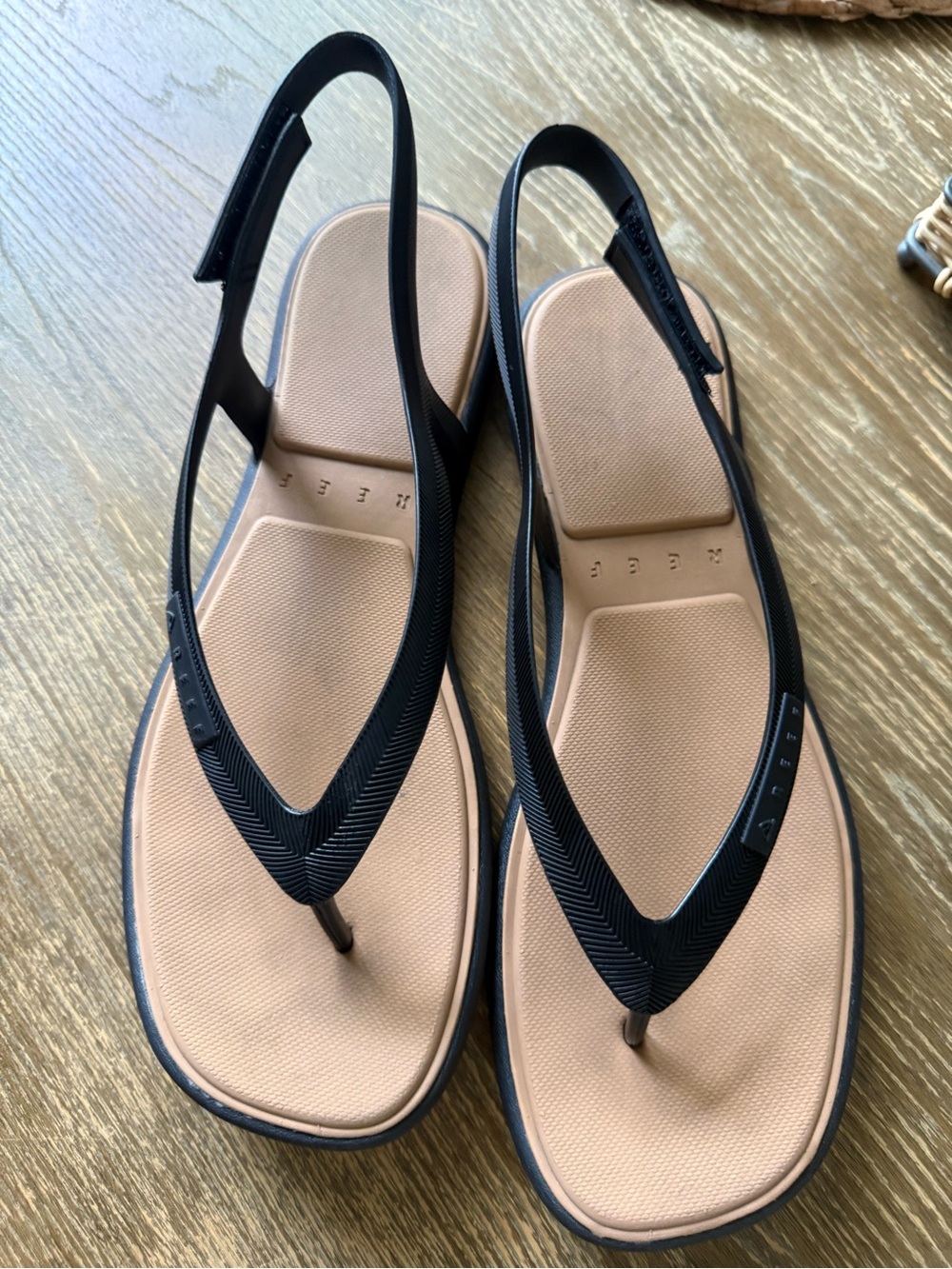 Reef Women’s Black Slingback Thong Sandals with Tan Footbed